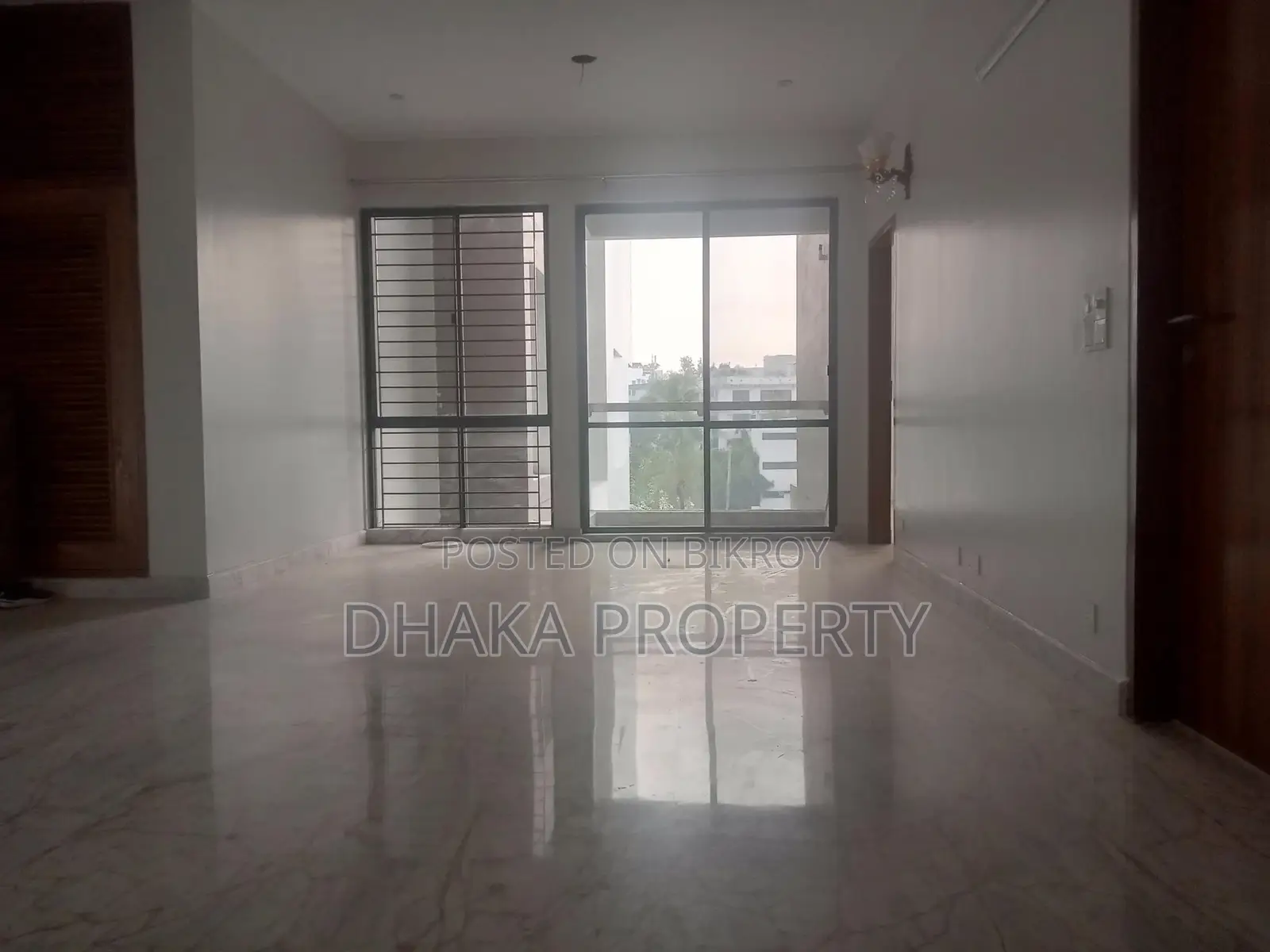 Un-Furnished 2520-Sqft Nice Flat Rent in Gulshan