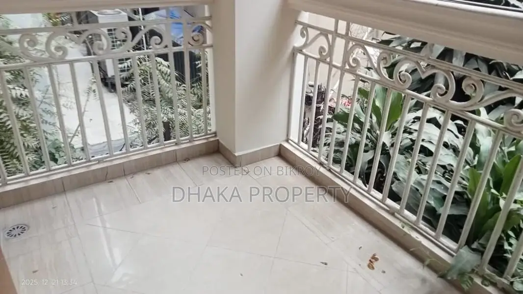 গুলশানে ভাড়ার জন্য ২৫০০ বর্গফুটের সেমি-ফার্নিশড অফিস
