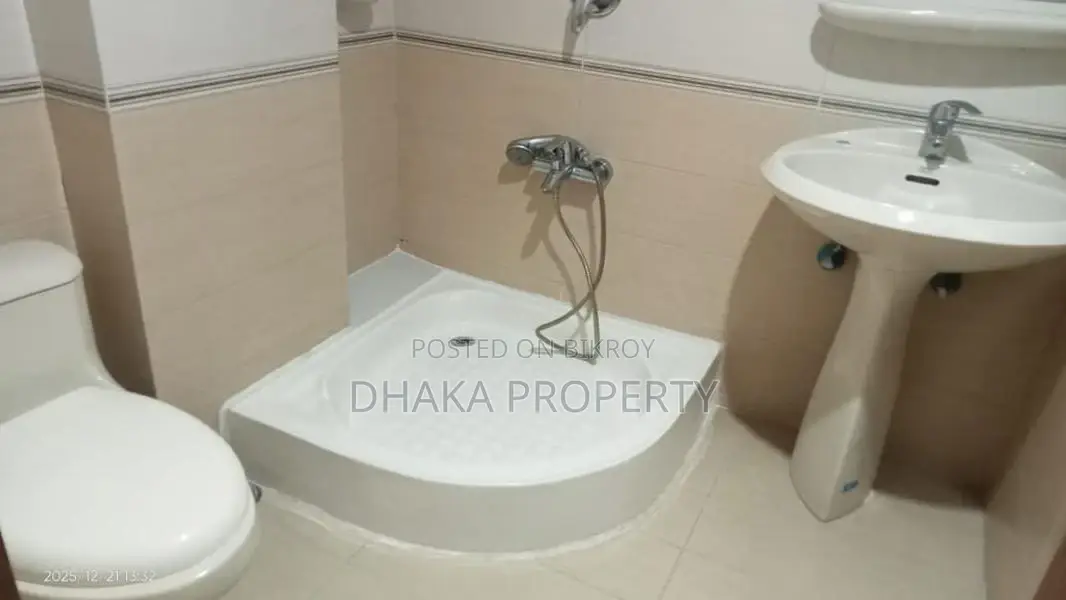 গুলশানে ভাড়ার জন্য ২৫০০ বর্গফুটের সেমি-ফার্নিশড অফিস