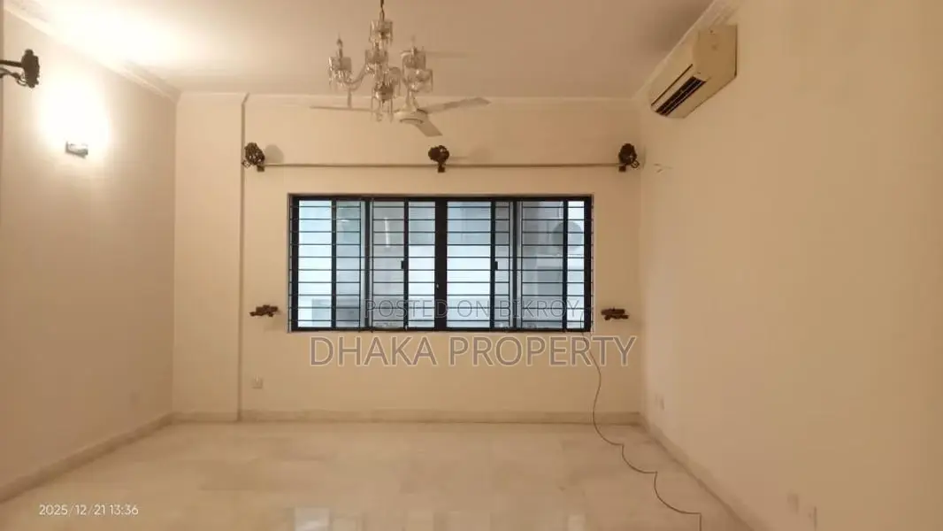 গুলশানে ভাড়ার জন্য ২৫০০ বর্গফুটের সেমি-ফার্নিশড অফিস