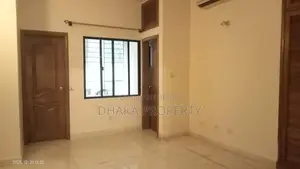 গুলশানে ভাড়ার জন্য ২৫০০ বর্গফুটের সেমি-ফার্নিশড অফিস