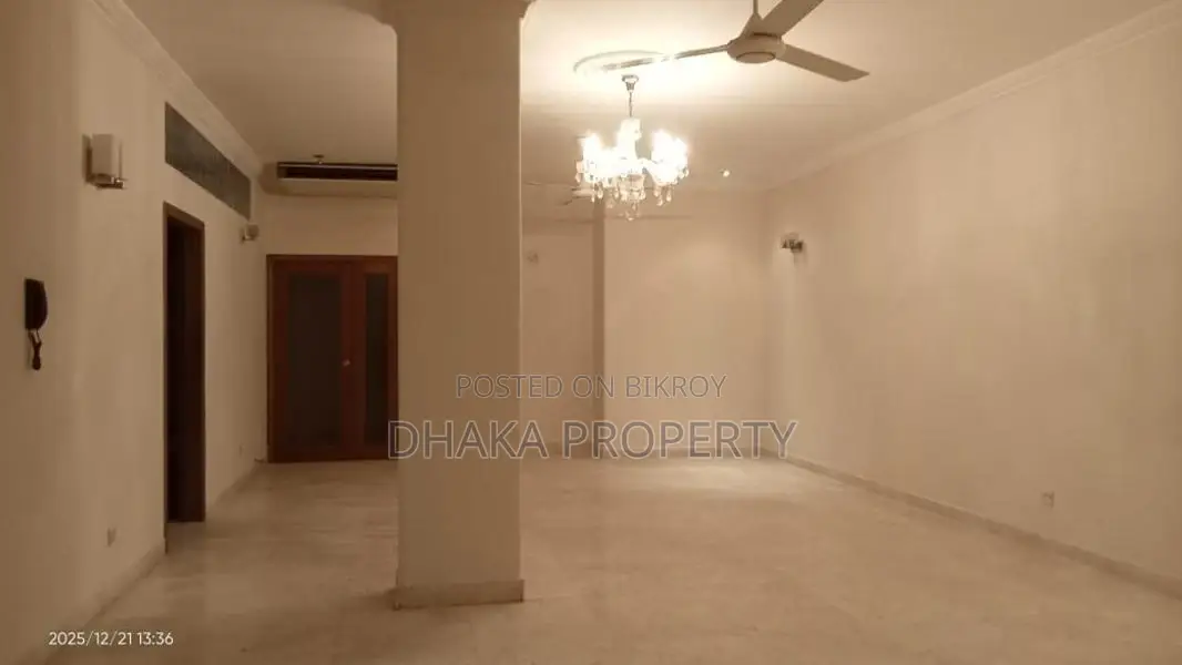 গুলশানে ভাড়ার জন্য ২৫০০ বর্গফুটের সেমি-ফার্নিশড অফিস