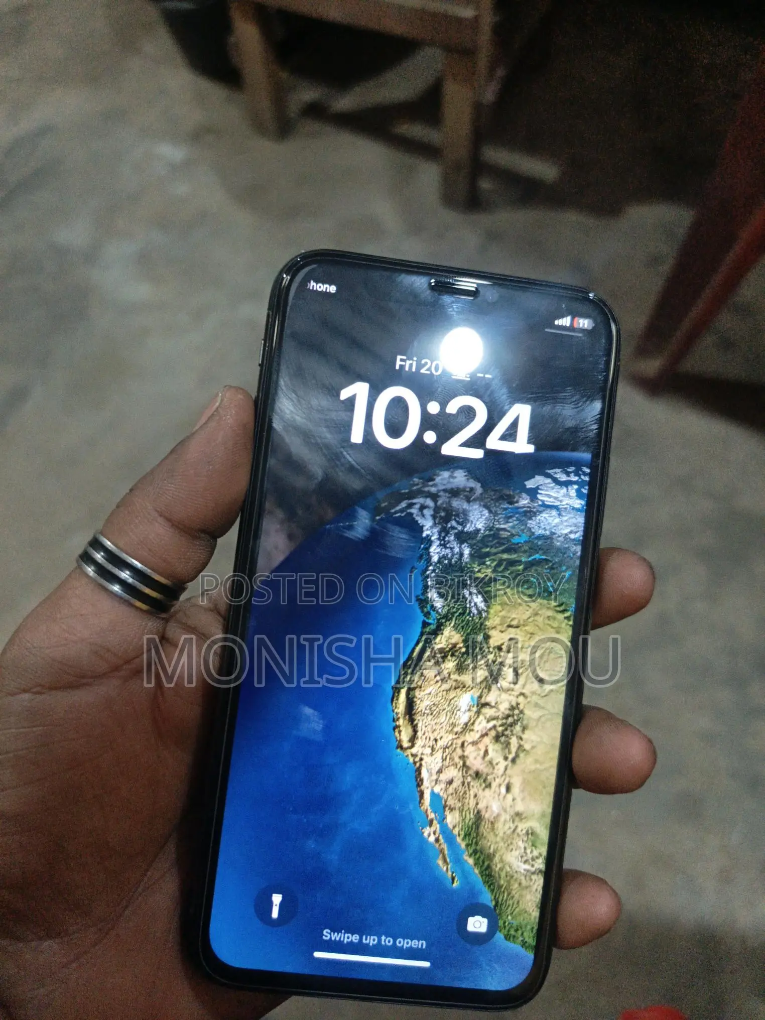 Apple iPhone X . (Used)
