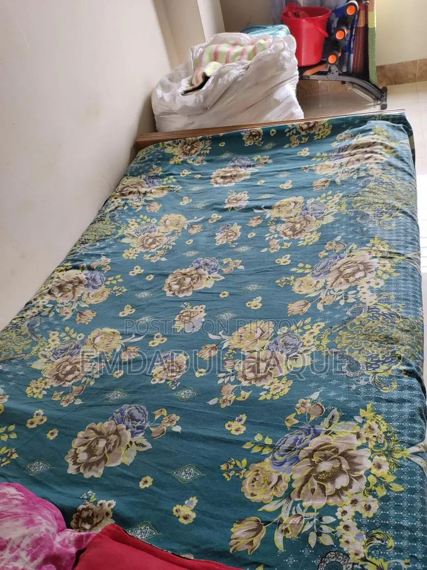 খাট বিক্রি। সিঙ্গেল বিক্রি হবে। ৪ বাই ৭