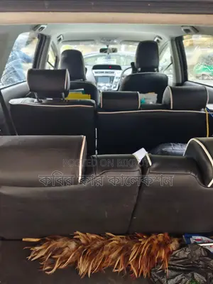 Toyota Prius Alpha 2015