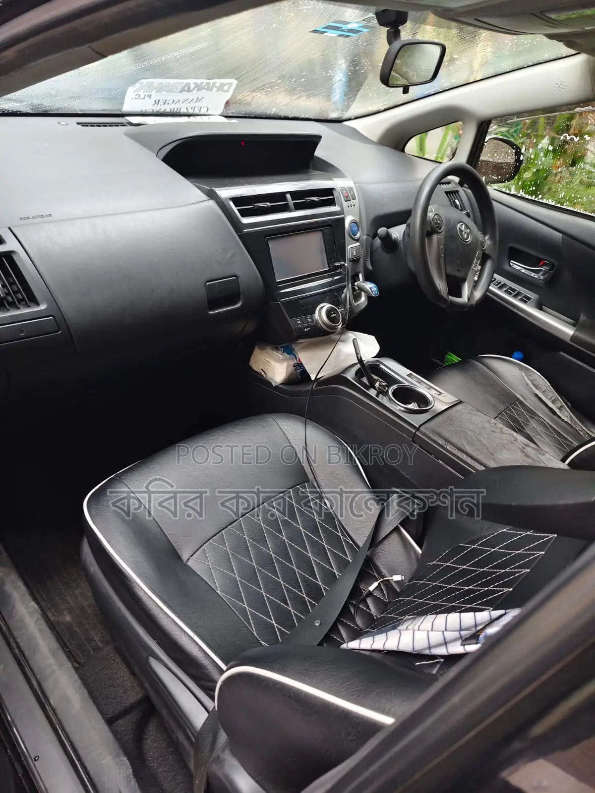Toyota Prius Alpha 2015
