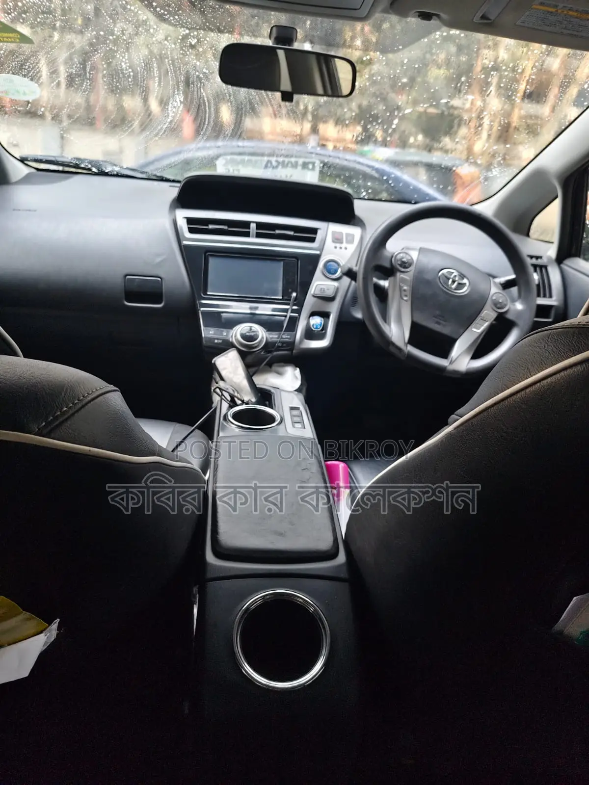 Toyota Prius Alpha 2015