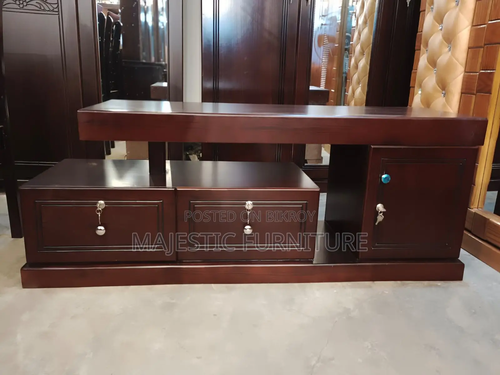 TV STAND. M # 6277