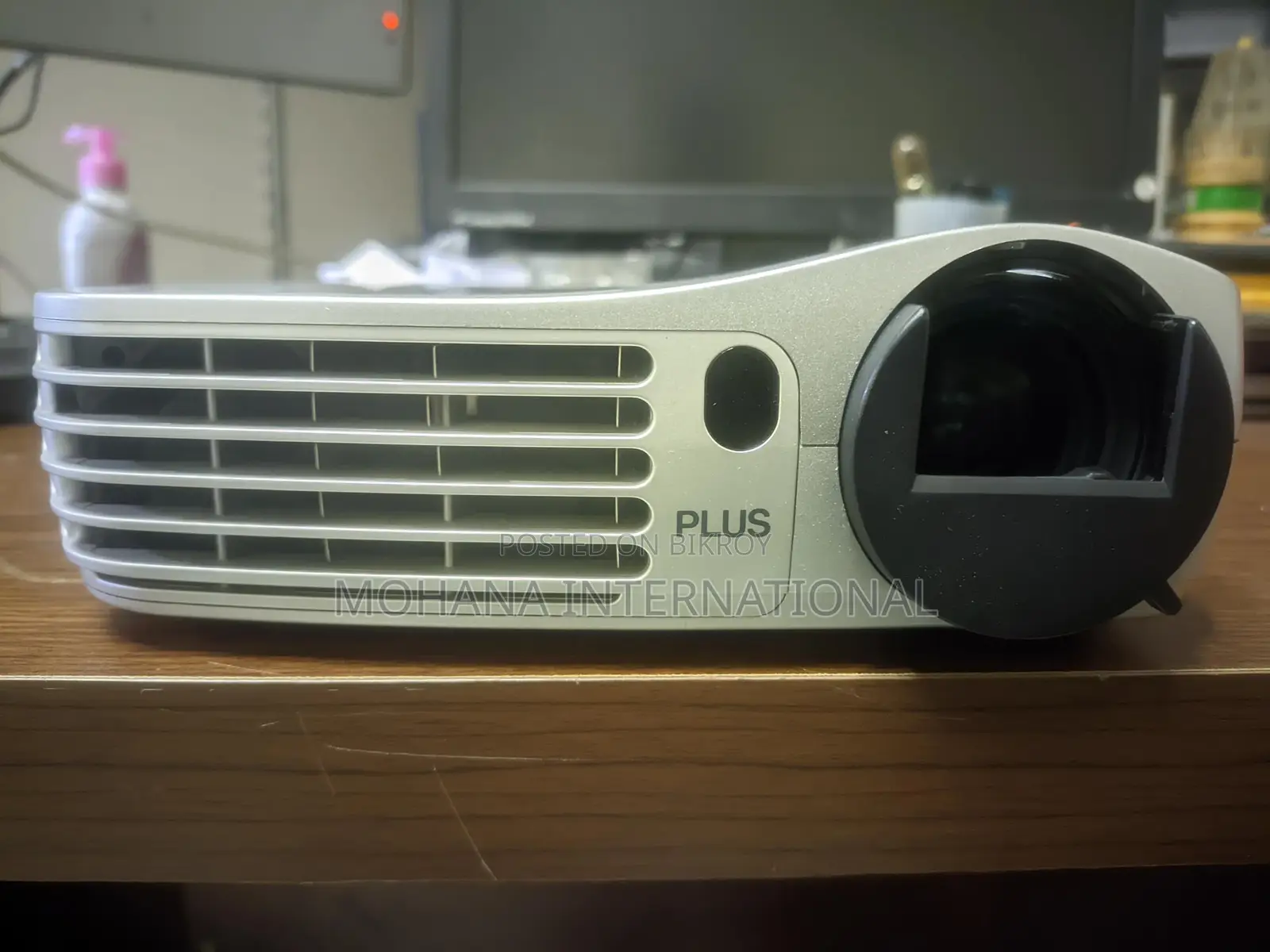 PLUS V-332 প্রজেক্টর