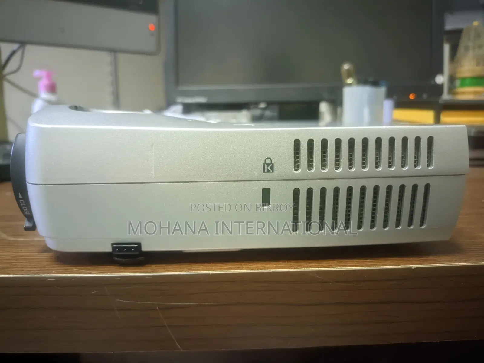 PLUS V-332 প্রজেক্টর