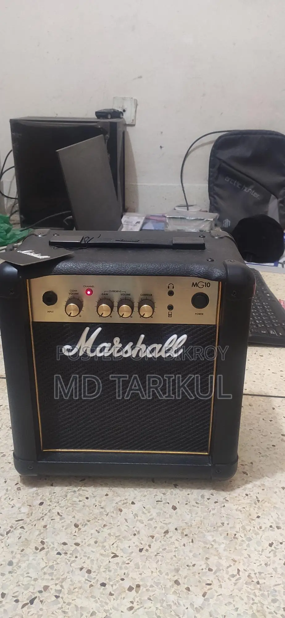 Marshall MG10 Gold.