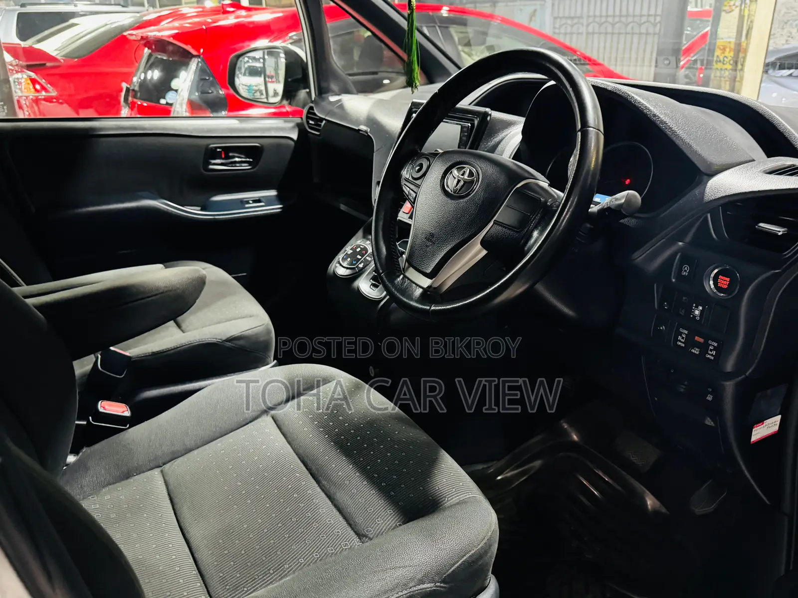 Toyota Noah NON HYBRID 2016