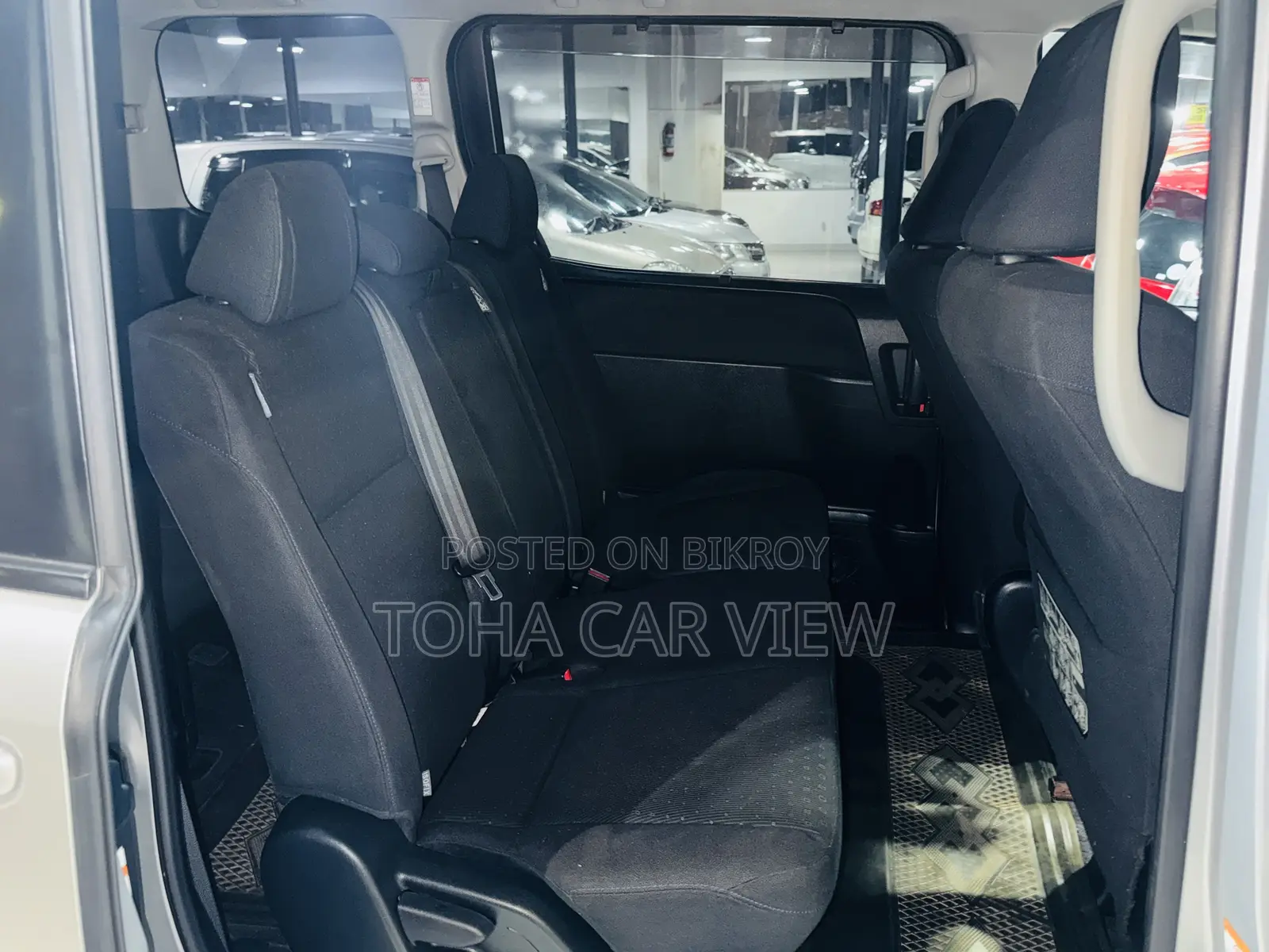 Toyota Noah NON HYBRID 2016
