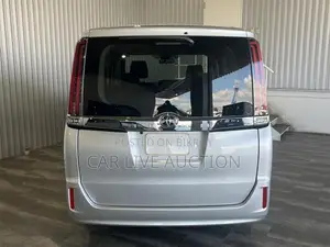 Toyota Noah Hybrid X package 2021