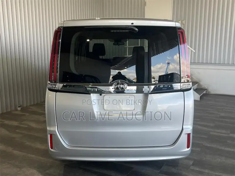 Toyota Noah Hybrid X package 2021