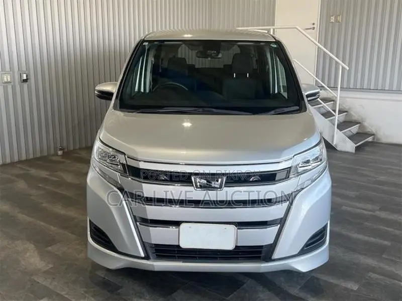 Toyota Noah Hybrid X package 2021
