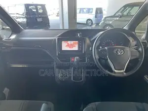 Toyota Noah Hybrid X package 2021