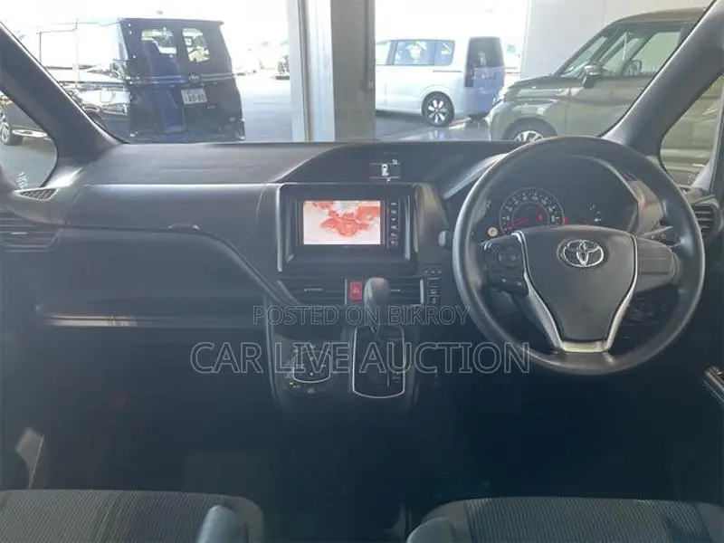 Toyota Noah Hybrid X package 2021