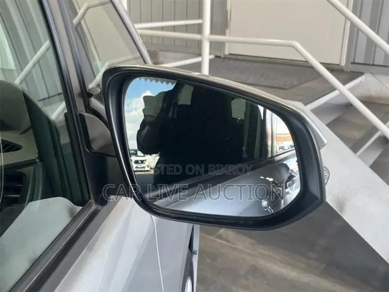 Toyota Noah Hybrid X package 2021