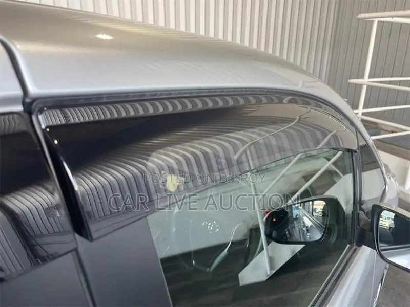 Toyota Noah Hybrid X package 2021