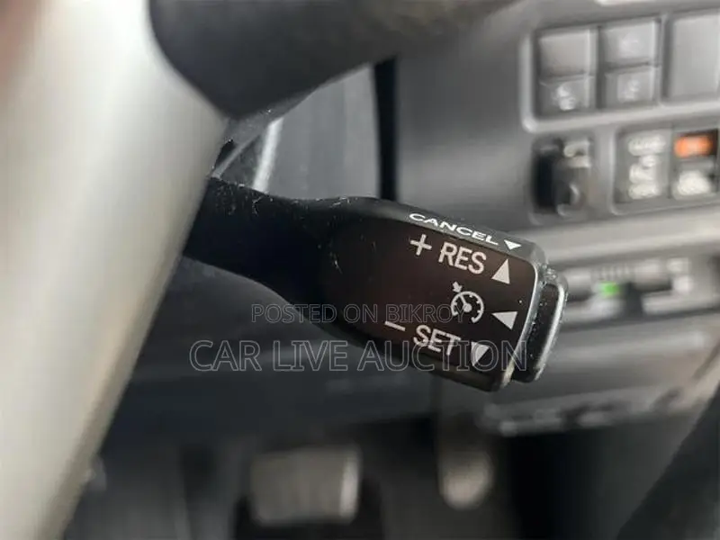 Toyota Noah Hybrid X package 2021