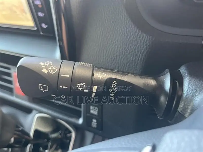 Toyota Noah Hybrid X package 2021