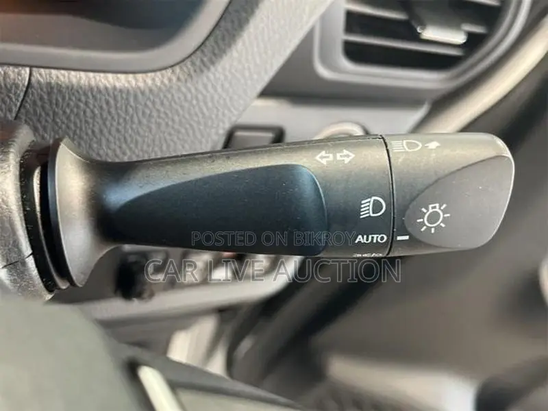 Toyota Noah Hybrid X package 2021