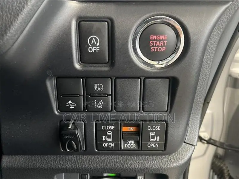 Toyota Noah Hybrid X package 2021