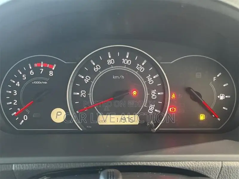 Toyota Noah Hybrid X package 2021