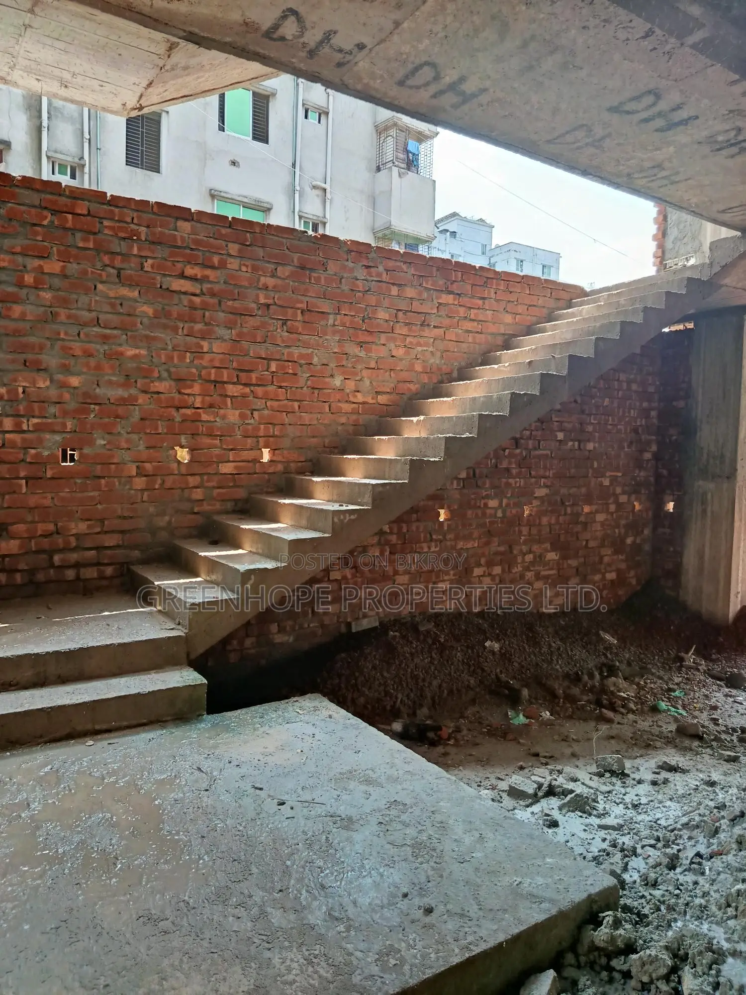 West Facing 1250sqft Almost Ready Flat for Sale at North Badda