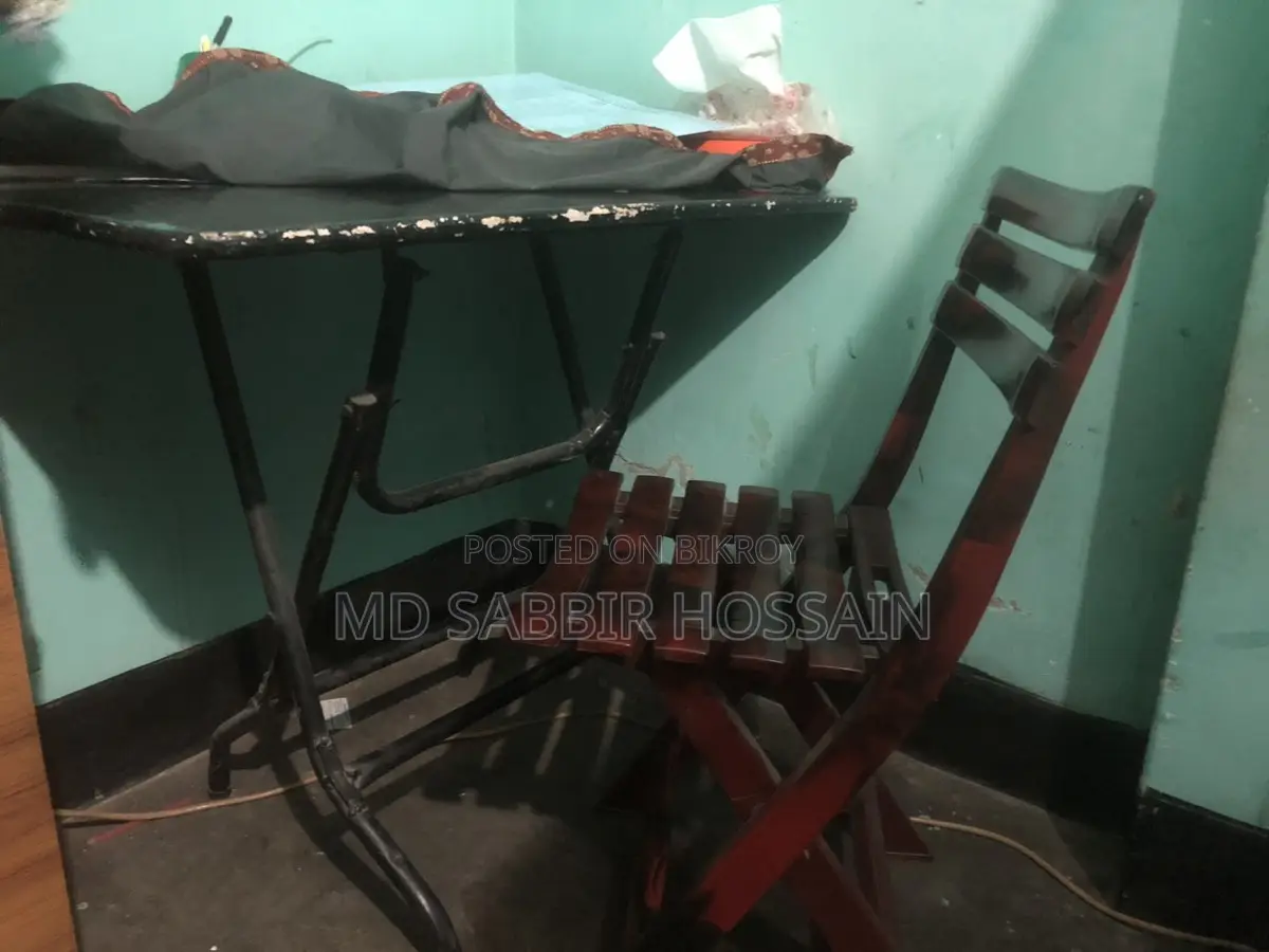 পোর্টেবল পরার টেবিল ও চেয়ার