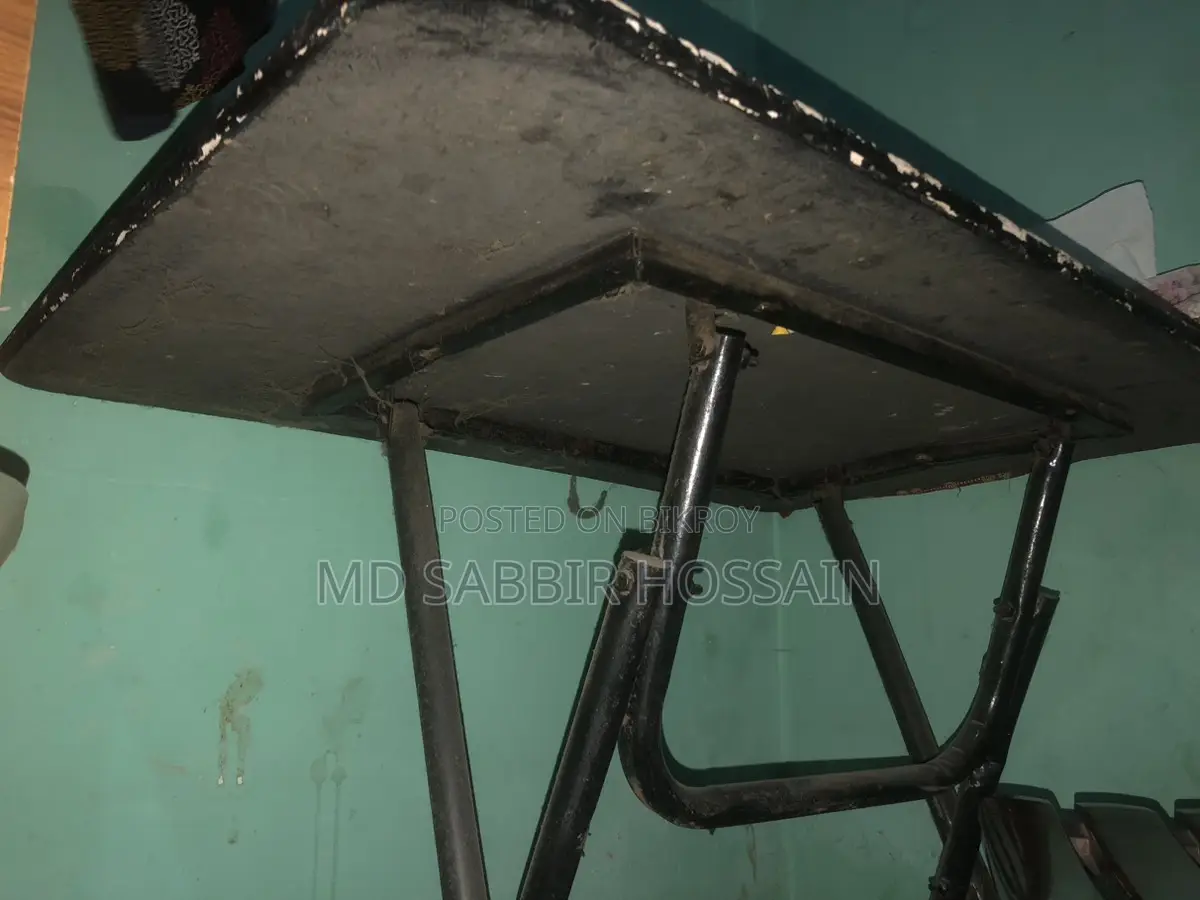 পোর্টেবল পরার টেবিল ও চেয়ার