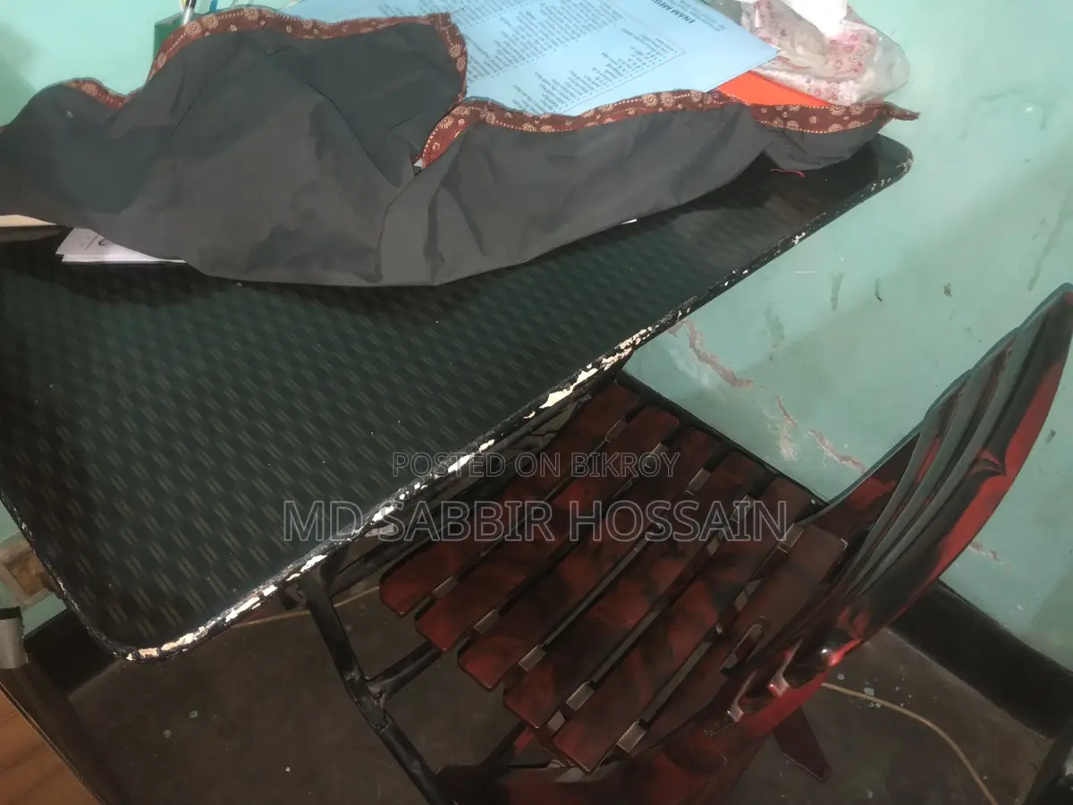 পোর্টেবল পরার টেবিল ও চেয়ার