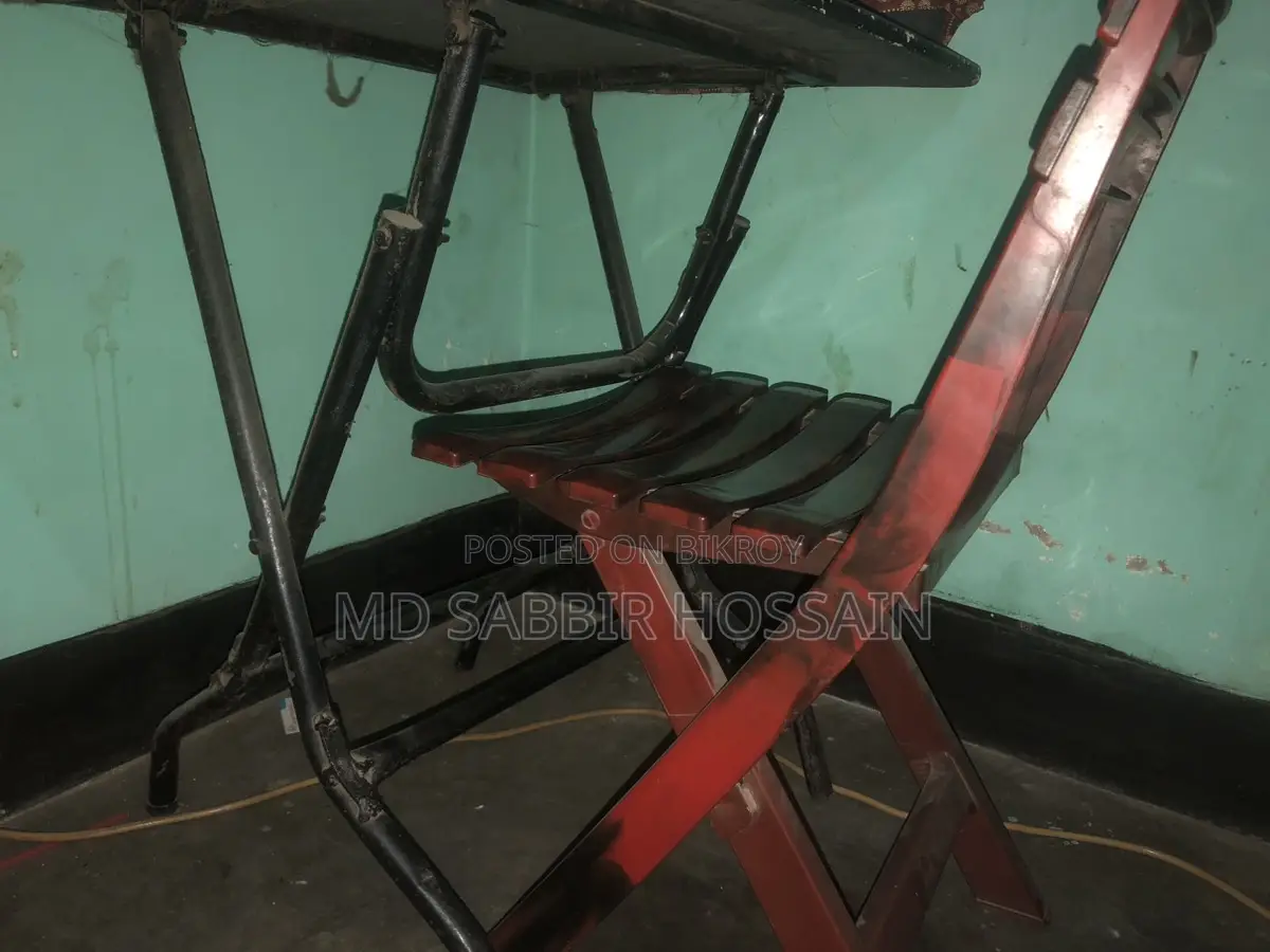 পোর্টেবল পরার টেবিল ও চেয়ার