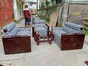 Exclusive Design 2/2/1 Sofa Set with Center Table