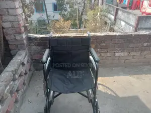 একটি হুইলচেয়ার বিক্রি হবে