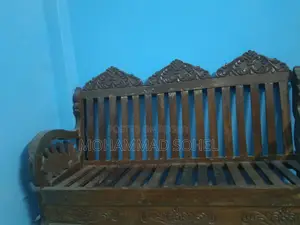 ৩ সিটের সোফা ১টি, ১সিটের ২টি, ব্যাবহৃত