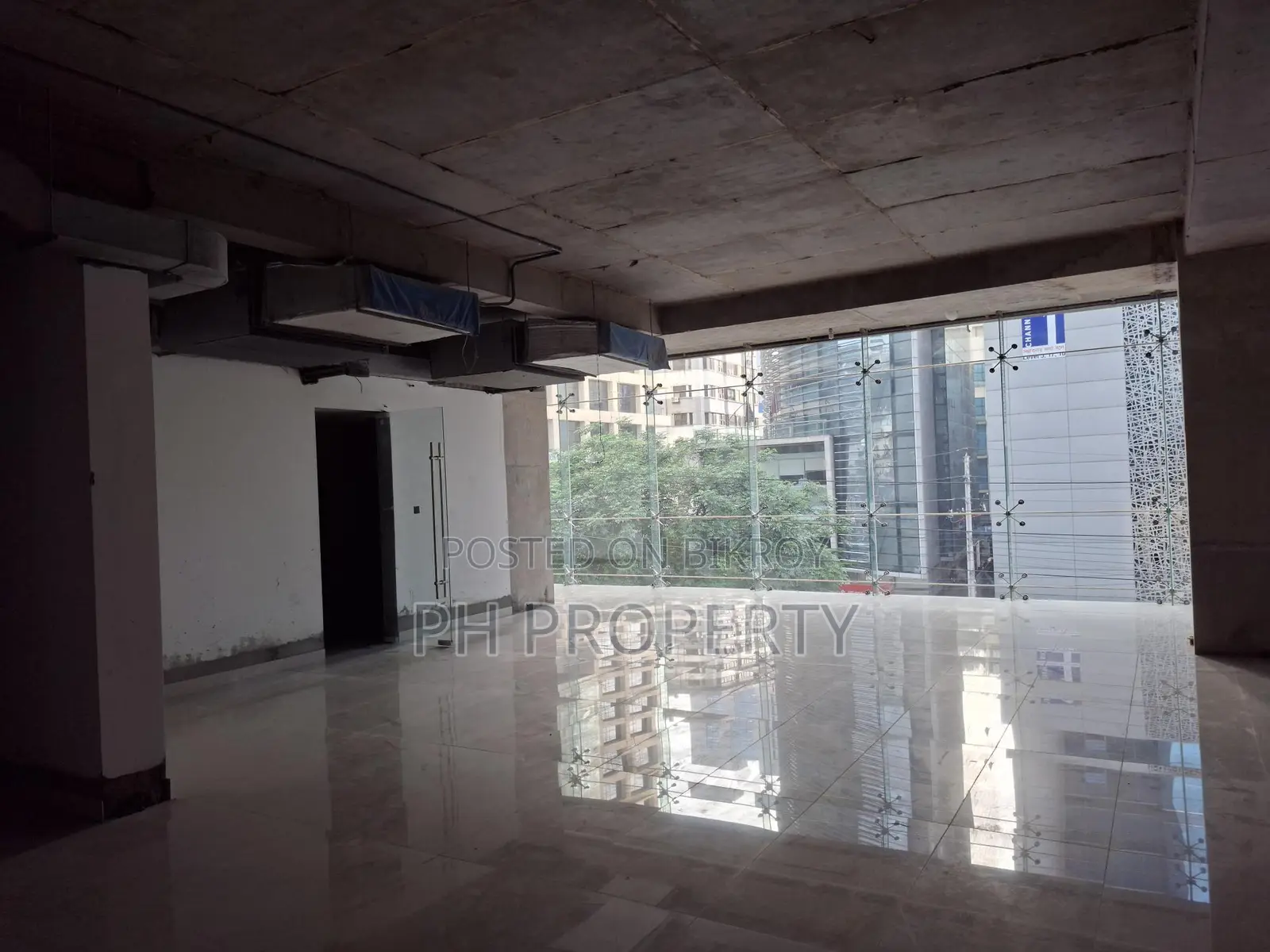 গুলশান এভিনিউতে কমার্শিয়াল স্পেস ভাড়া