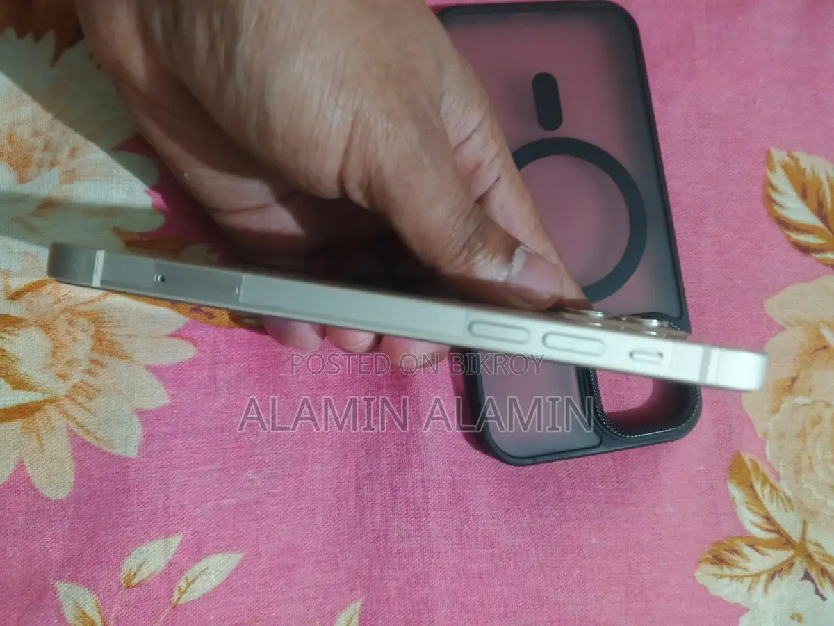 Apple iPhone 12 (Used)