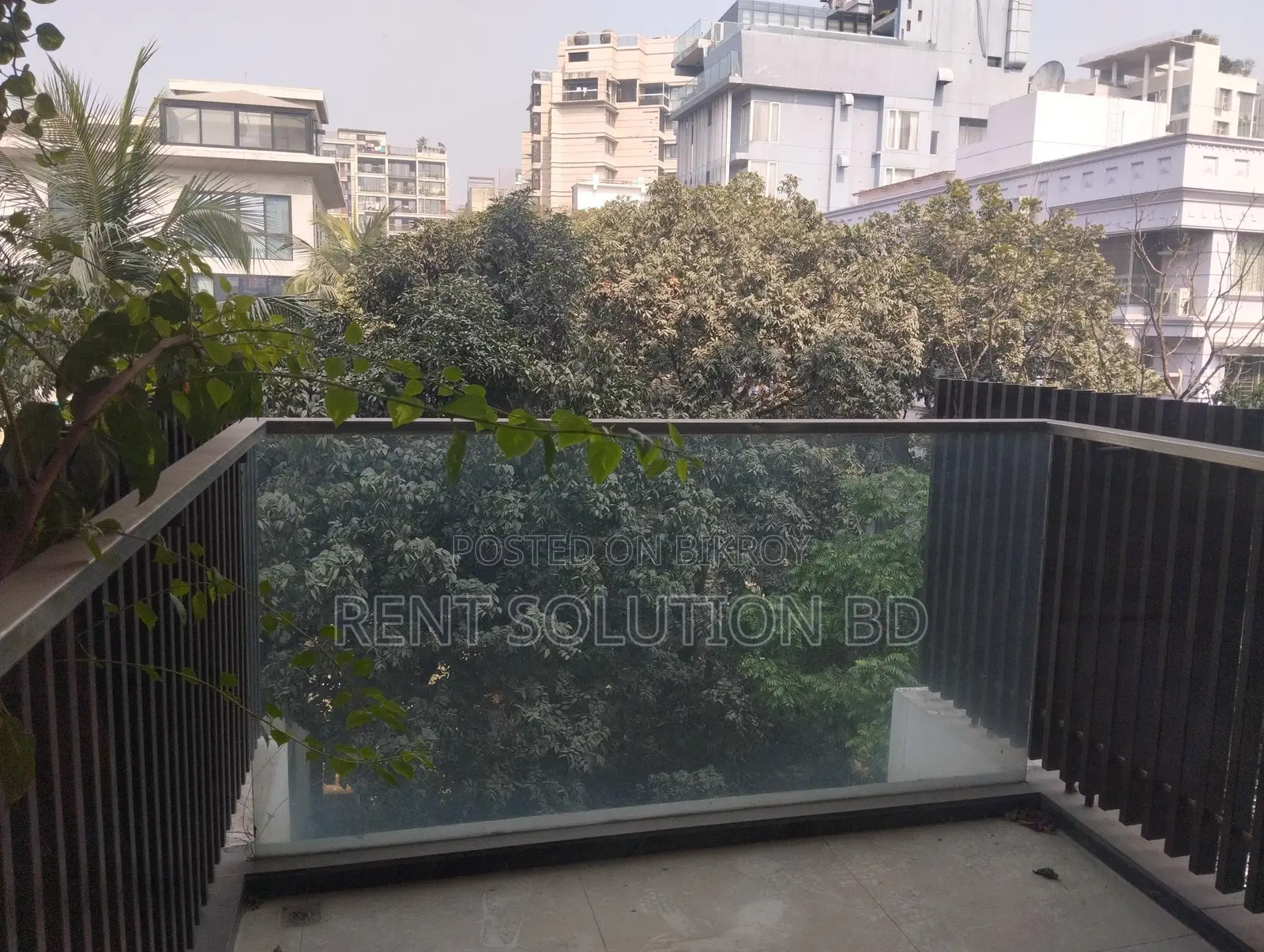 গুলশান ২-এ ভাড়ার জন্য ৪০০০ বর্গফুটের ক্লাসি ফার্নিশড ফ্ল্যাট