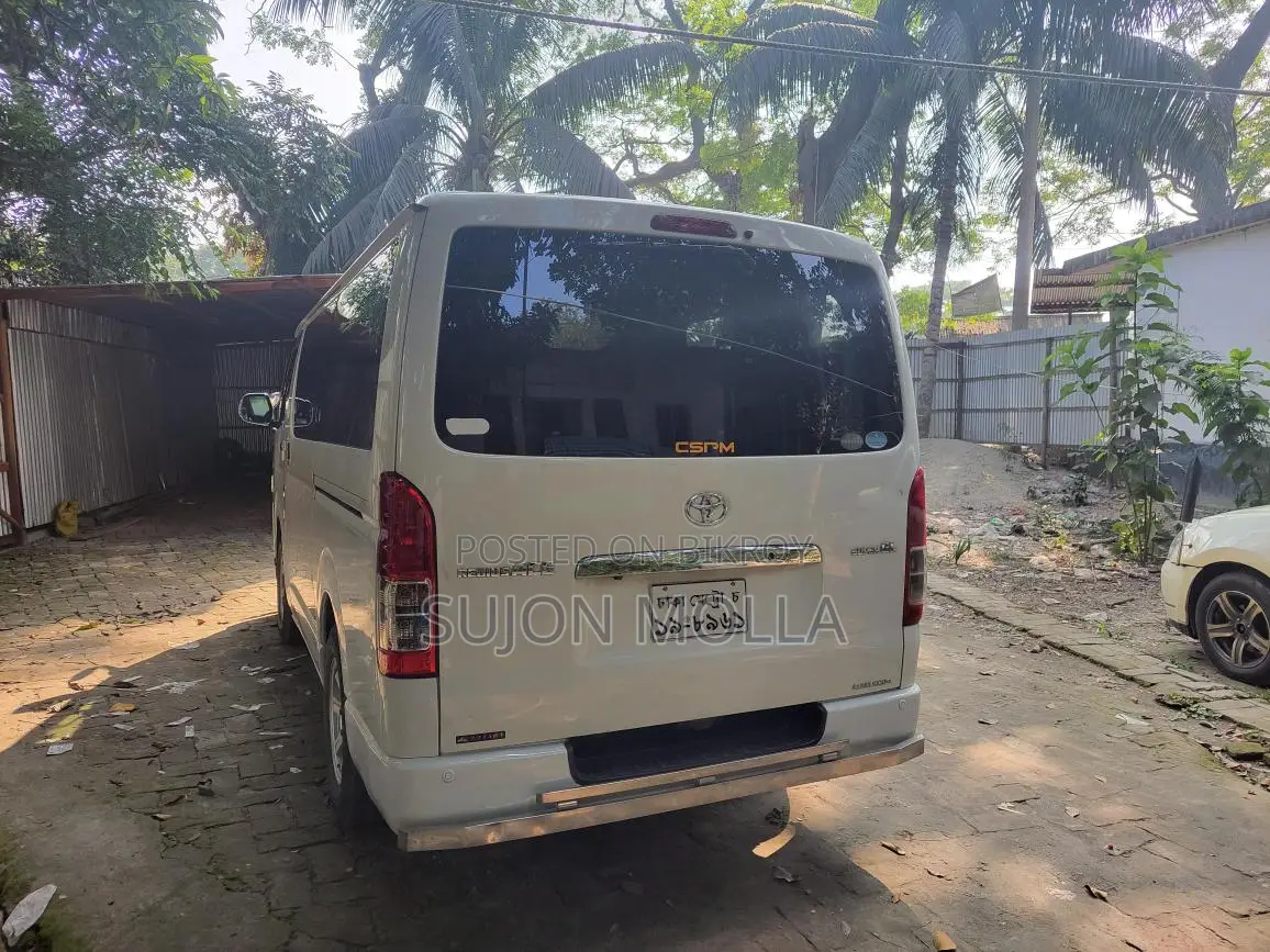 Toyota Hiace 2014
