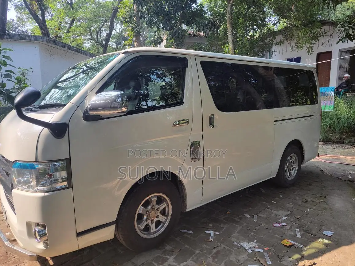 Toyota Hiace 2014