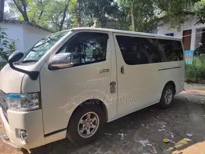 Toyota Hiace 2014
