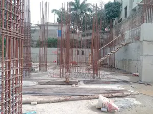 প্রশস্ত রাস্তার পাশেই আধুনিক শোরুম— "স্বপ্নসিন্ধু প্রজেক্ট" উত্তরা