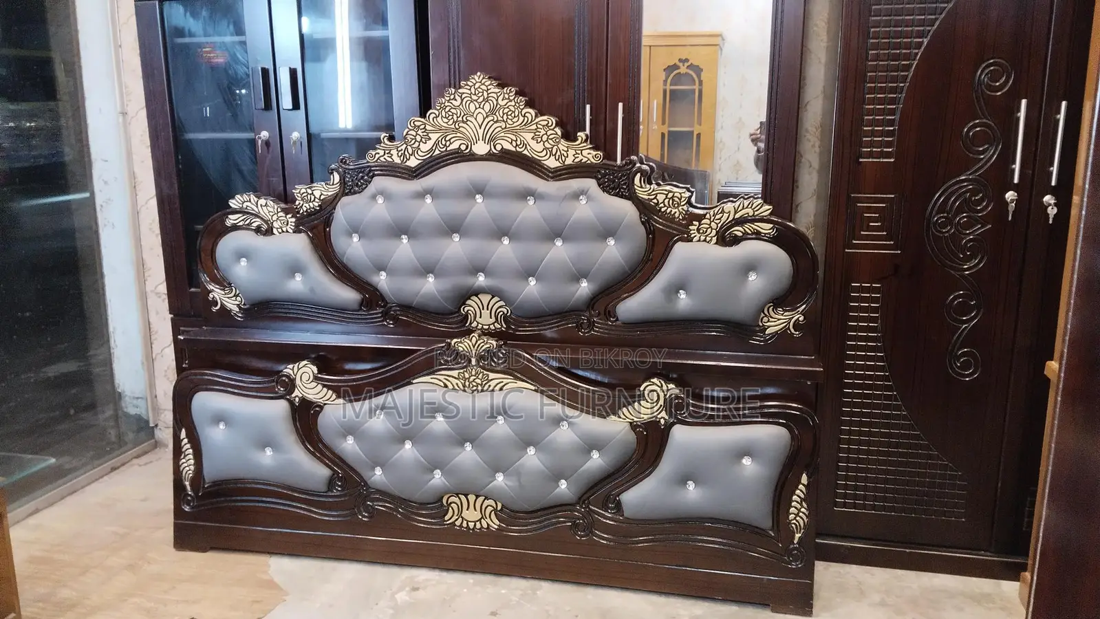Lacquer Finish Bed 6/7 Feet. M # 6122