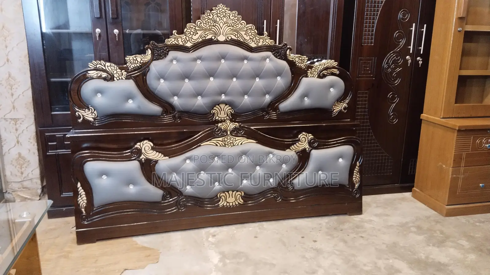 Lacquer Finish Bed 6/7 Feet. M # 6122