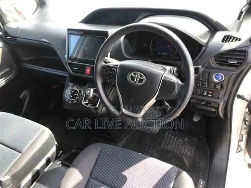 Toyota Noah Hybrid X READY 2020