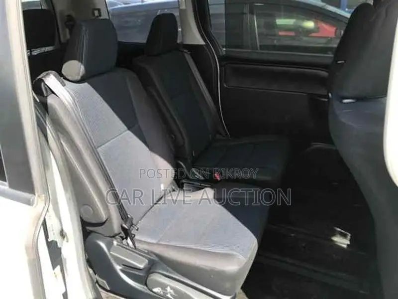Toyota Noah Hybrid X READY 2020