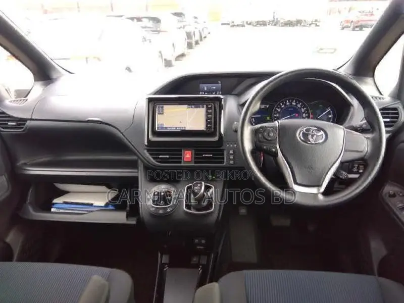 Toyota Noah X Hybrid 2020