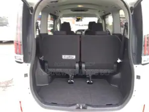 Toyota Noah X Hybrid 2020